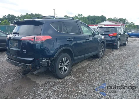 2018 Toyota Rav4 Xle z USA, uszkodzony, nr VIN JTMRFREV8JJ252315